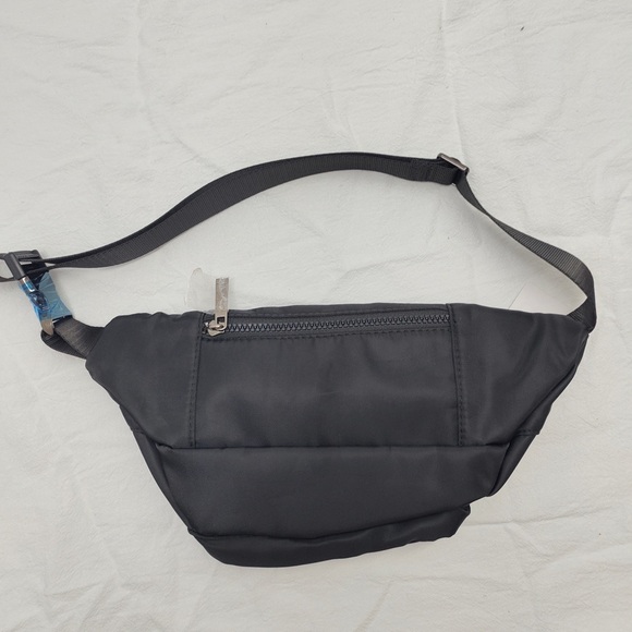 ALO Yoga Explorer Convertible Pack | 3L Nylon Waist Bag - Picture 3 of 6